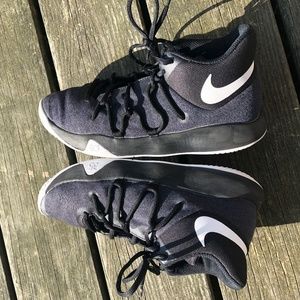 Nike KD Trey 5 V GS Sz 6.5Y Basketball Shoes 94289